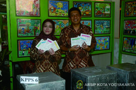 Wakil Walikota Yogyakarta Periode 2006-2011, Drs. H. Haryadi Suyuti bersama Istri, Tri Kirana Mus...